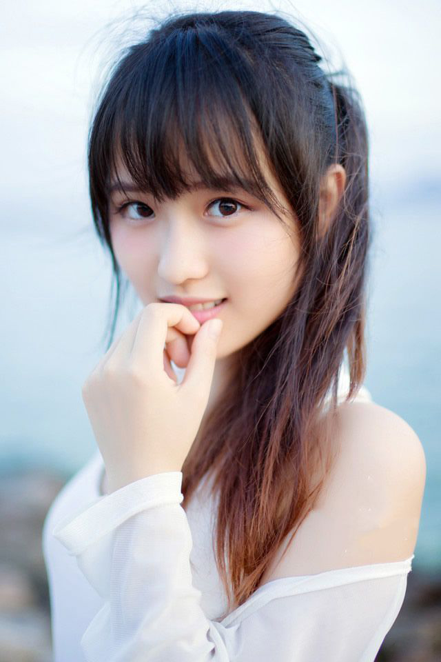 因为陌生，所以勇敢，因为距离，所以美丽。